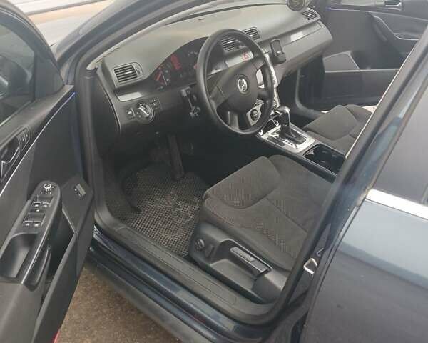 Синий Фольксваген Пассат, объемом двигателя 1.97 л и пробегом 296 тыс. км за 7500 $, фото 4 на Automoto.ua