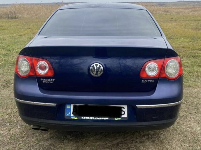 Синий Фольксваген Пассат, объемом двигателя 2 л и пробегом 300 тыс. км за 4000 $, фото 1 на Automoto.ua