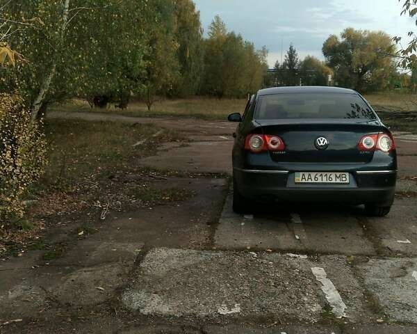 Синий Фольксваген Пассат, объемом двигателя 2 л и пробегом 220 тыс. км за 7777 $, фото 1 на Automoto.ua