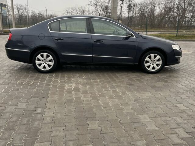 Синий Фольксваген Пассат, объемом двигателя 2 л и пробегом 248 тыс. км за 6599 $, фото 6 на Automoto.ua