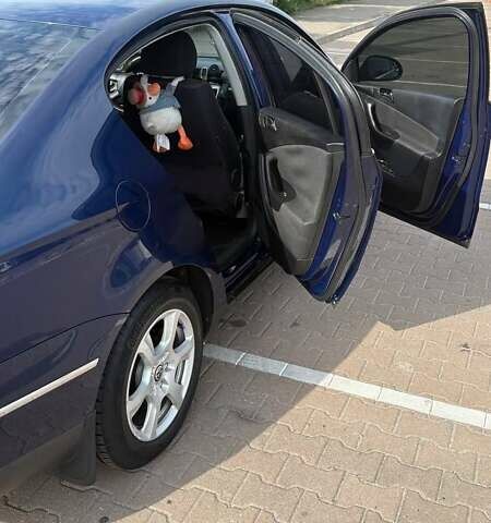 Синий Фольксваген Пассат, объемом двигателя 1.97 л и пробегом 261 тыс. км за 7500 $, фото 16 на Automoto.ua