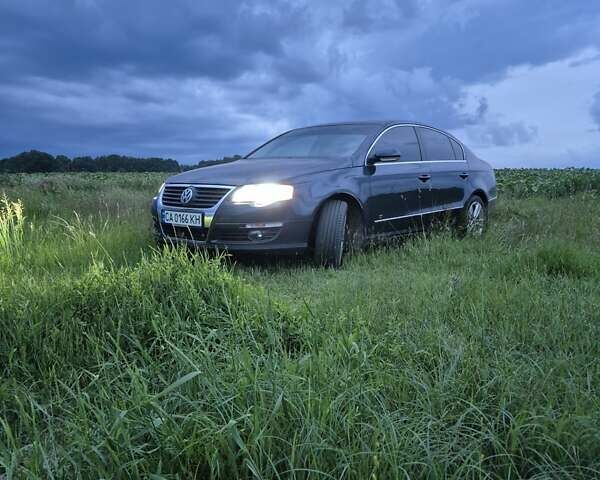 Синий Фольксваген Пассат, объемом двигателя 1.97 л и пробегом 296 тыс. км за 7500 $, фото 7 на Automoto.ua
