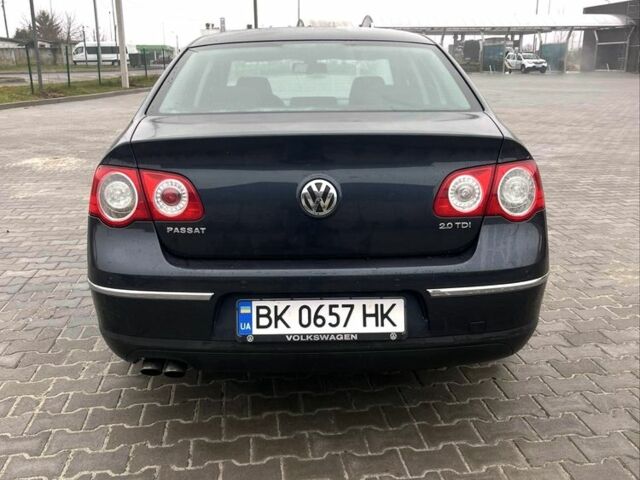 Синий Фольксваген Пассат, объемом двигателя 2 л и пробегом 248 тыс. км за 6599 $, фото 4 на Automoto.ua