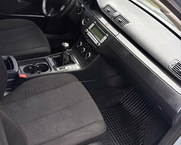 Синий Фольксваген Пассат, объемом двигателя 1.6 л и пробегом 250 тыс. км за 5700 $, фото 11 на Automoto.ua