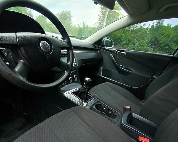 Синий Фольксваген Пассат, объемом двигателя 1.6 л и пробегом 250 тыс. км за 5700 $, фото 3 на Automoto.ua