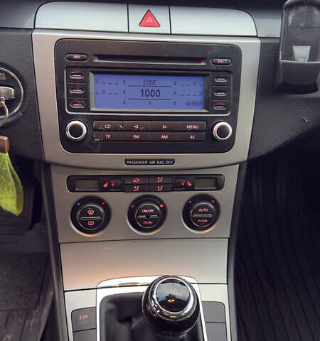 Синий Фольксваген Пассат, объемом двигателя 1.6 л и пробегом 283 тыс. км за 6900 $, фото 25 на Automoto.ua