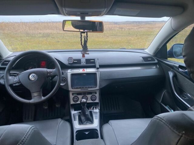 Синій Фольксваген Пассат, об'ємом двигуна 2 л та пробігом 300 тис. км за 4500 $, фото 2 на Automoto.ua