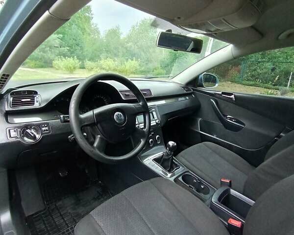 Синий Фольксваген Пассат, объемом двигателя 1.6 л и пробегом 250 тыс. км за 5700 $, фото 1 на Automoto.ua