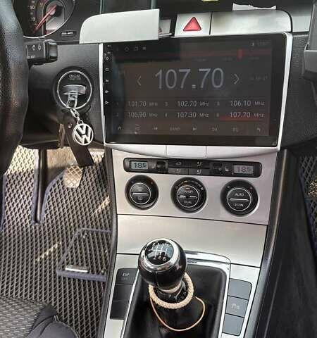 Синий Фольксваген Пассат, объемом двигателя 1.97 л и пробегом 261 тыс. км за 7500 $, фото 4 на Automoto.ua