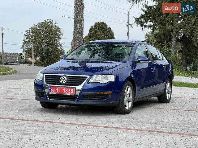 Синій Фольксваген Пассат, об'ємом двигуна 1.6 л та пробігом 252 тис. км за 5600 $, фото 1 на Automoto.ua
