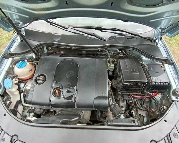 Синий Фольксваген Пассат, объемом двигателя 1.6 л и пробегом 250 тыс. км за 5700 $, фото 2 на Automoto.ua