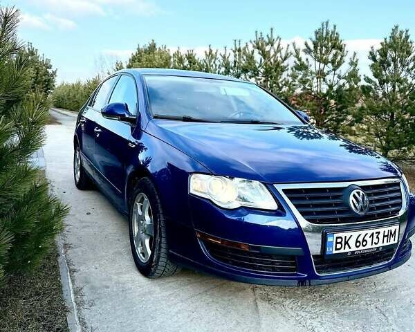 Синій Фольксваген Пассат, об'ємом двигуна 1.6 л та пробігом 295 тис. км за 5300 $, фото 2 на Automoto.ua