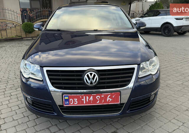 Синий Фольксваген Пассат, объемом двигателя 1.6 л и пробегом 283 тыс. км за 6900 $, фото 1 на Automoto.ua