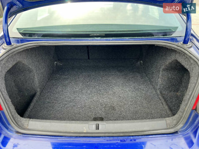 Синій Фольксваген Пассат, об'ємом двигуна 1.6 л та пробігом 252 тис. км за 5600 $, фото 13 на Automoto.ua