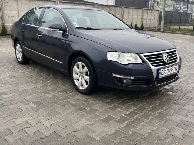 Синий Фольксваген Пассат, объемом двигателя 2 л и пробегом 248 тыс. км за 6599 $, фото 7 на Automoto.ua
