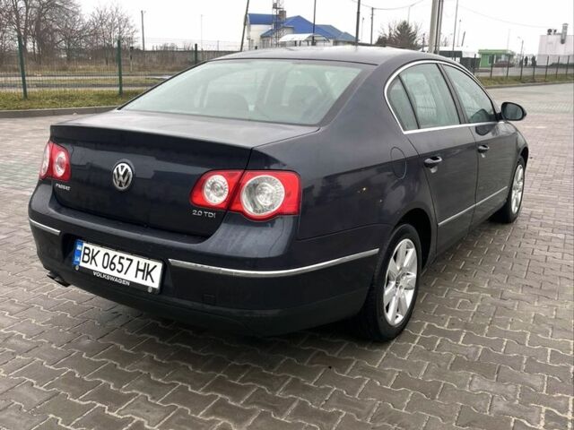 Синий Фольксваген Пассат, объемом двигателя 2 л и пробегом 248 тыс. км за 6599 $, фото 5 на Automoto.ua