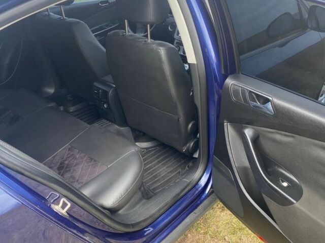 Синий Фольксваген Пассат, объемом двигателя 2 л и пробегом 300 тыс. км за 4000 $, фото 3 на Automoto.ua