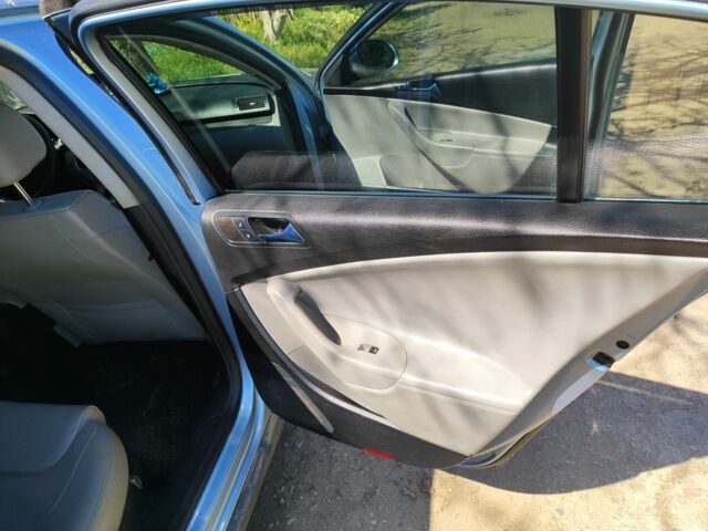 Синий Фольксваген Пассат, объемом двигателя 2 л и пробегом 207 тыс. км за 5000 $, фото 4 на Automoto.ua