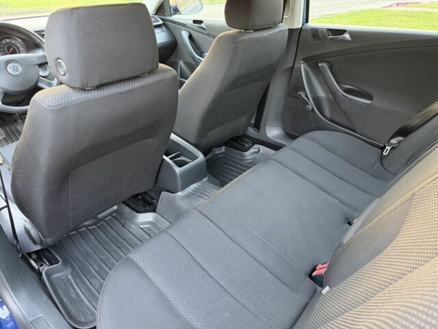 Синий Фольксваген Пассат, объемом двигателя 1.6 л и пробегом 160 тыс. км за 4400 $, фото 6 на Automoto.ua