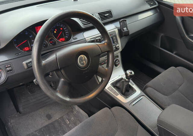 Синий Фольксваген Пассат, объемом двигателя 1.6 л и пробегом 283 тыс. км за 6900 $, фото 21 на Automoto.ua