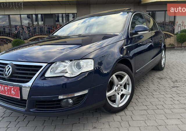 Синий Фольксваген Пассат, объемом двигателя 1.6 л и пробегом 283 тыс. км за 6900 $, фото 4 на Automoto.ua