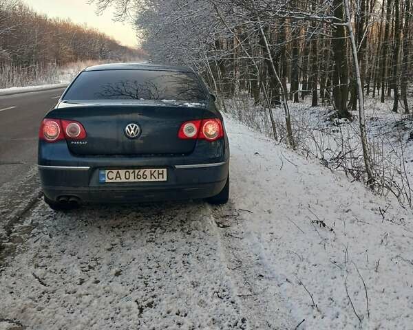 Синий Фольксваген Пассат, объемом двигателя 1.97 л и пробегом 296 тыс. км за 7500 $, фото 11 на Automoto.ua