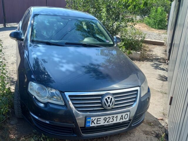 Синий Фольксваген Пассат, объемом двигателя 2 л и пробегом 297 тыс. км за 5800 $, фото 1 на Automoto.ua