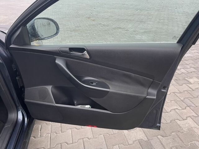 Синий Фольксваген Пассат, объемом двигателя 2 л и пробегом 248 тыс. км за 6599 $, фото 11 на Automoto.ua