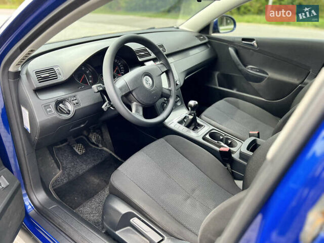 Синій Фольксваген Пассат, об'ємом двигуна 1.6 л та пробігом 252 тис. км за 5600 $, фото 9 на Automoto.ua