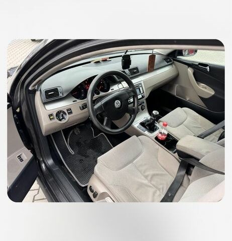 Синий Фольксваген Пассат, объемом двигателя 2 л и пробегом 280 тыс. км за 6700 $, фото 4 на Automoto.ua