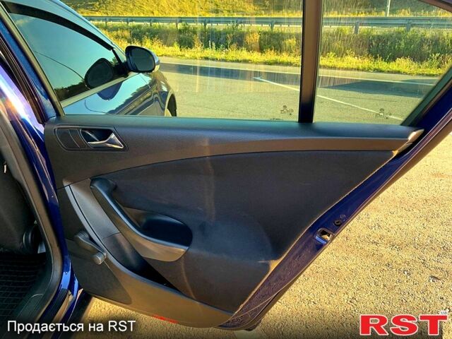 Синий Фольксваген Пассат, объемом двигателя 1.6 л и пробегом 250 тыс. км за 5800 $, фото 7 на Automoto.ua