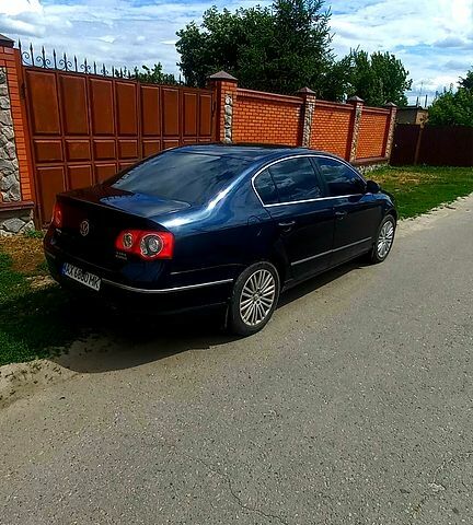 Синій Фольксваген Пассат, об'ємом двигуна 3.2 л та пробігом 222 тис. км за 5300 $, фото 4 на Automoto.ua