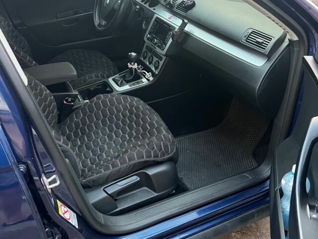 Синій Фольксваген Пассат, об'ємом двигуна 2 л та пробігом 230 тис. км за 7200 $, фото 11 на Automoto.ua