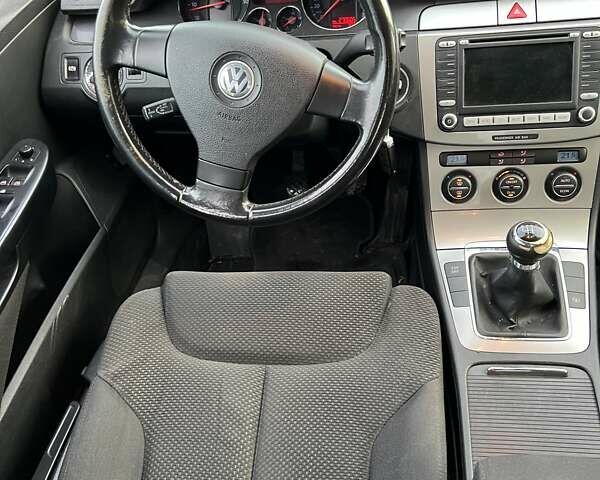 Синій Фольксваген Пассат, об'ємом двигуна 1.97 л та пробігом 300 тис. км за 2599 $, фото 4 на Automoto.ua