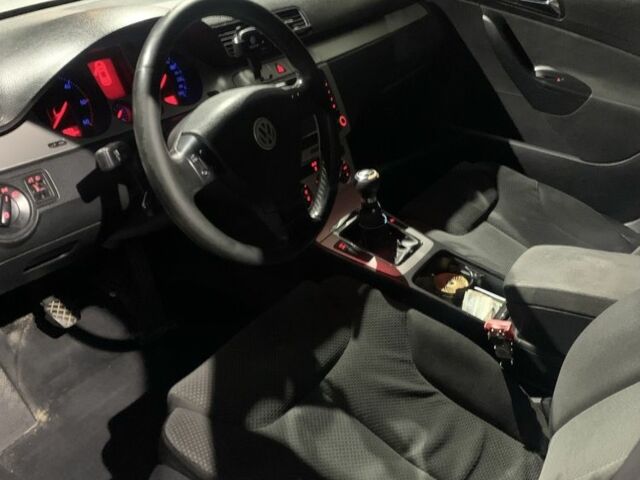 Синий Фольксваген Пассат, объемом двигателя 2 л и пробегом 314 тыс. км за 5699 $, фото 5 на Automoto.ua