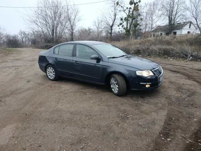 Синий Фольксваген Пассат, объемом двигателя 1.9 л и пробегом 328 тыс. км за 2700 $, фото 4 на Automoto.ua