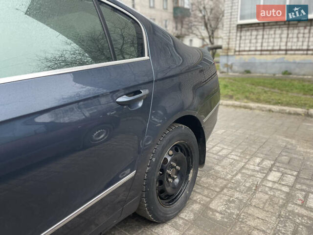 Синий Фольксваген Пассат, объемом двигателя 2 л и пробегом 287 тыс. км за 6850 $, фото 10 на Automoto.ua