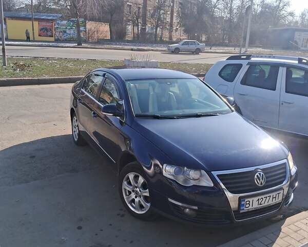 Синий Фольксваген Пассат, объемом двигателя 1.97 л и пробегом 350 тыс. км за 6700 $, фото 5 на Automoto.ua