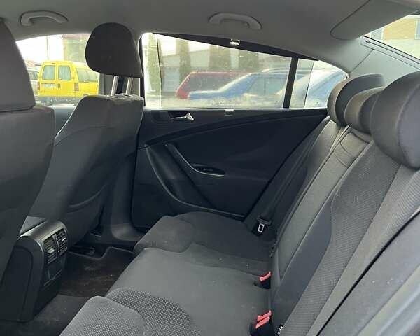 Синій Фольксваген Пассат, об'ємом двигуна 1.97 л та пробігом 300 тис. км за 2599 $, фото 9 на Automoto.ua