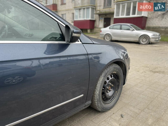 Синий Фольксваген Пассат, объемом двигателя 2 л и пробегом 287 тыс. км за 6850 $, фото 17 на Automoto.ua