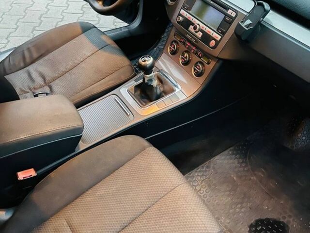 Синий Фольксваген Пассат, объемом двигателя 2 л и пробегом 200 тыс. км за 1900 $, фото 6 на Automoto.ua