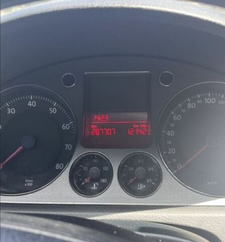 Синий Фольксваген Пассат, объемом двигателя 2 л и пробегом 290 тыс. км за 4800 $, фото 7 на Automoto.ua