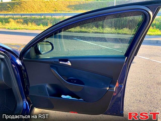 Синий Фольксваген Пассат, объемом двигателя 1.6 л и пробегом 250 тыс. км за 5800 $, фото 8 на Automoto.ua