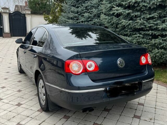 Синий Фольксваген Пассат, объемом двигателя 2 л и пробегом 300 тыс. км за 5700 $, фото 2 на Automoto.ua
