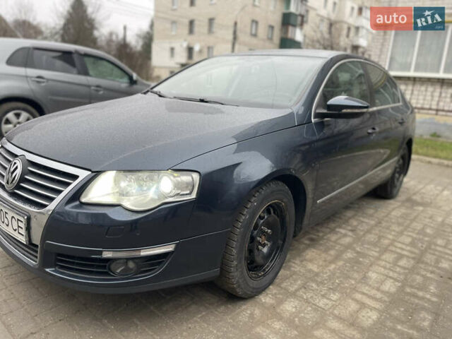 Синий Фольксваген Пассат, объемом двигателя 2 л и пробегом 287 тыс. км за 6850 $, фото 6 на Automoto.ua
