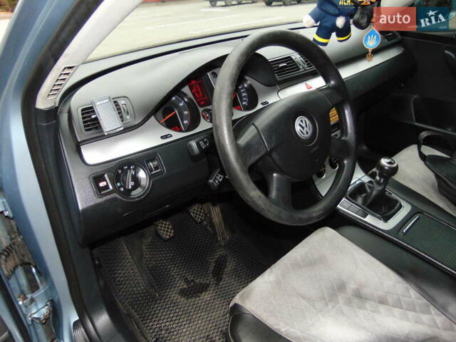 Синий Фольксваген Пассат, объемом двигателя 2 л и пробегом 230 тыс. км за 6300 $, фото 25 на Automoto.ua