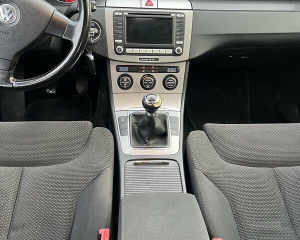 Синій Фольксваген Пассат, об'ємом двигуна 1.97 л та пробігом 300 тис. км за 2599 $, фото 6 на Automoto.ua