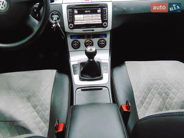 Синий Фольксваген Пассат, объемом двигателя 2 л и пробегом 230 тыс. км за 6300 $, фото 33 на Automoto.ua