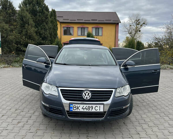 Фольксваген Пассат 2007 в Дубно на Automoto.ua Синий Фольксваген Пассат, объемом двигателя 2 л и пробегом 247 тыс. км за 5800 $, фото 1 на Automoto.ua