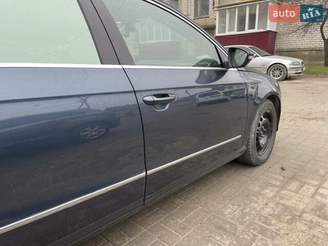 Синий Фольксваген Пассат, объемом двигателя 2 л и пробегом 287 тыс. км за 6850 $, фото 16 на Automoto.ua